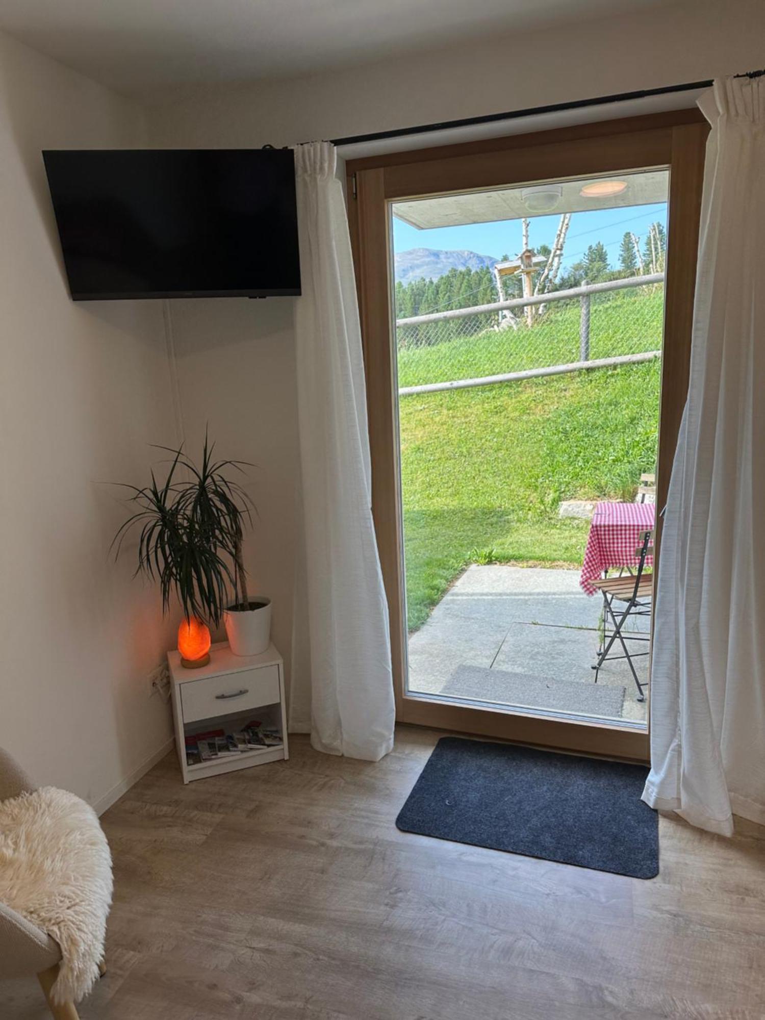 Kleines Aber Feines Studio Zuoz Kültér fotó